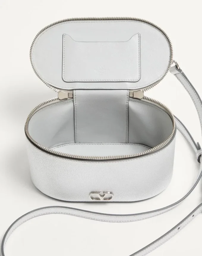 VLogo Signature Mini Vanity Bag z laminowanej ziarnistej skóry cielęcej VLogo Signature Mini Vanity Bag z laminowanej ziarnistej skóry cielęcej