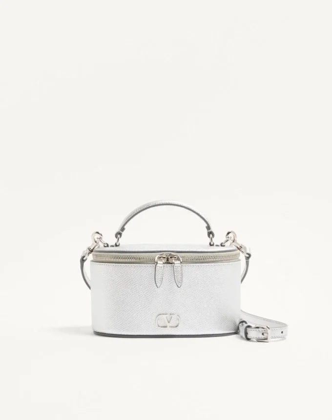 VLogo Signature Mini Vanity Bag z laminowanej ziarnistej skóry cielęcej VLogo Signature Mini Vanity Bag z laminowanej ziarnistej skóry cielęcej