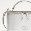 VLogo Signature Mini Vanity Bag z laminowanej ziarnistej skóry cielęcej VLogo Signature Mini Vanity Bag z laminowanej ziarnistej skóry cielęcej