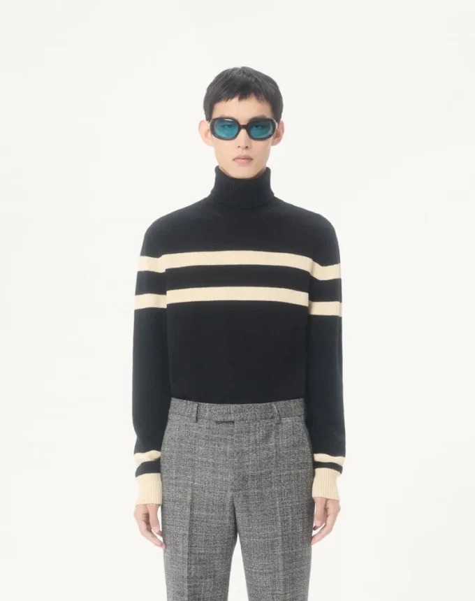 Wełniany sweter Valentino z wysokim kołnierzem i haftowanym logo Vlogo Wełniany sweter Valentino z wysokim kołnierzem i haftowanym logo Vlogo