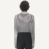 Wełniany sweter Valentino z wysokim kołnierzem i naszywką z logo V Wełniany sweter Valentino z wysokim kołnierzem i naszywką z logo V