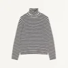 Wełniany sweter Valentino z wysokim kołnierzem i naszywką z logo V Wełniany sweter Valentino z wysokim kołnierzem i naszywką z logo V