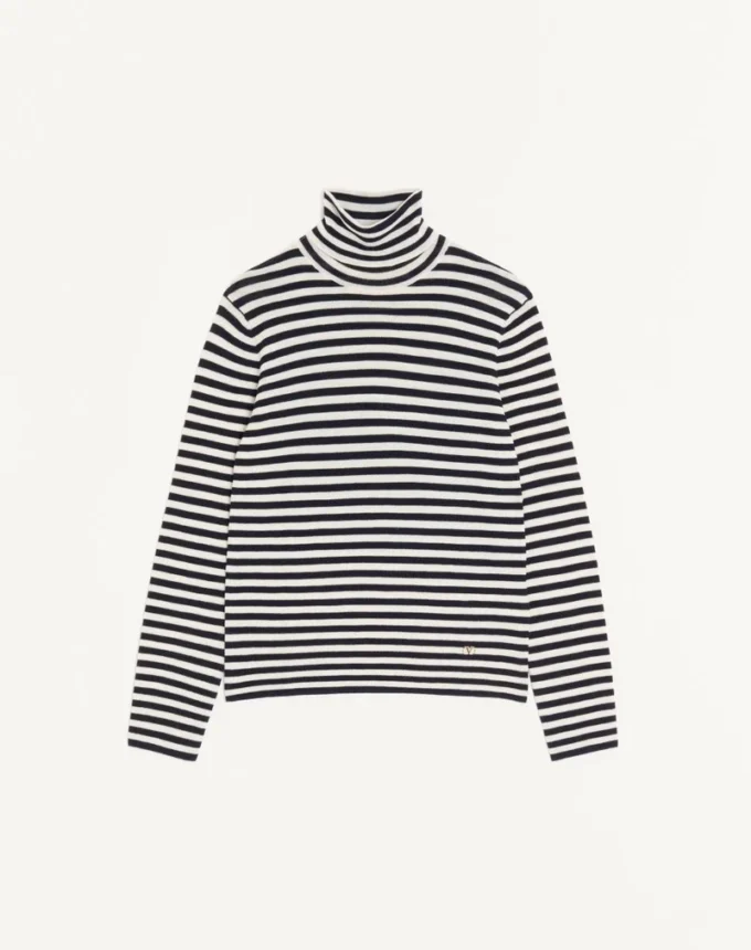 Wełniany sweter Valentino z wysokim kołnierzem i naszywką z logo V Wełniany sweter Valentino z wysokim kołnierzem i naszywką z logo V