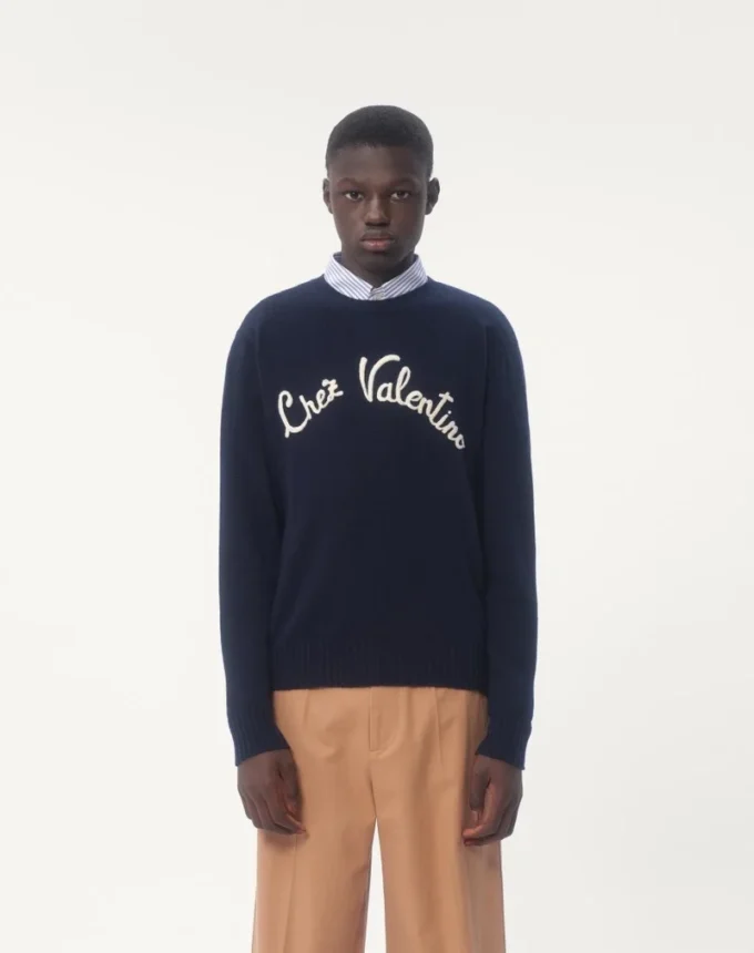Wełniany sweter z okrągłym dekoltem i haftem Chez Valentino Wełniany sweter z okrągłym dekoltem i haftem Chez Valentino